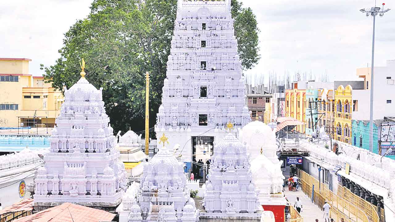 అనధికార అర్చక బదిలీలు!