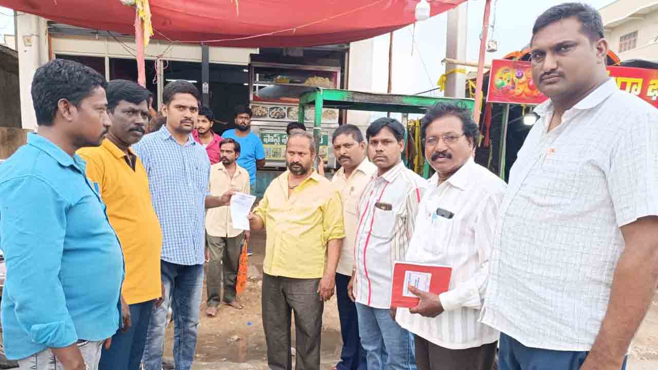 పరిశుభ్రత పాటించని ఫుడ్‌ కోర్ట్‌కు జరిమానా