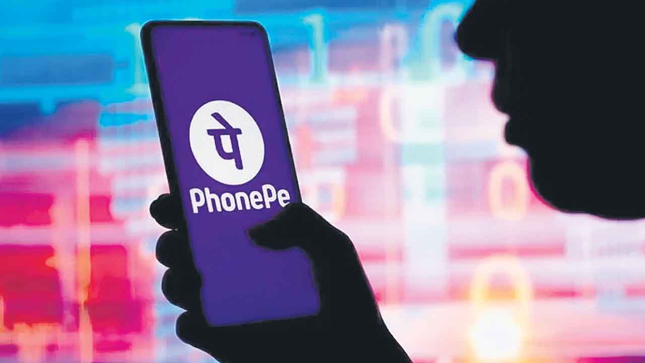 చీరెలు కొంటడు.. ఉడాయిస్తడు