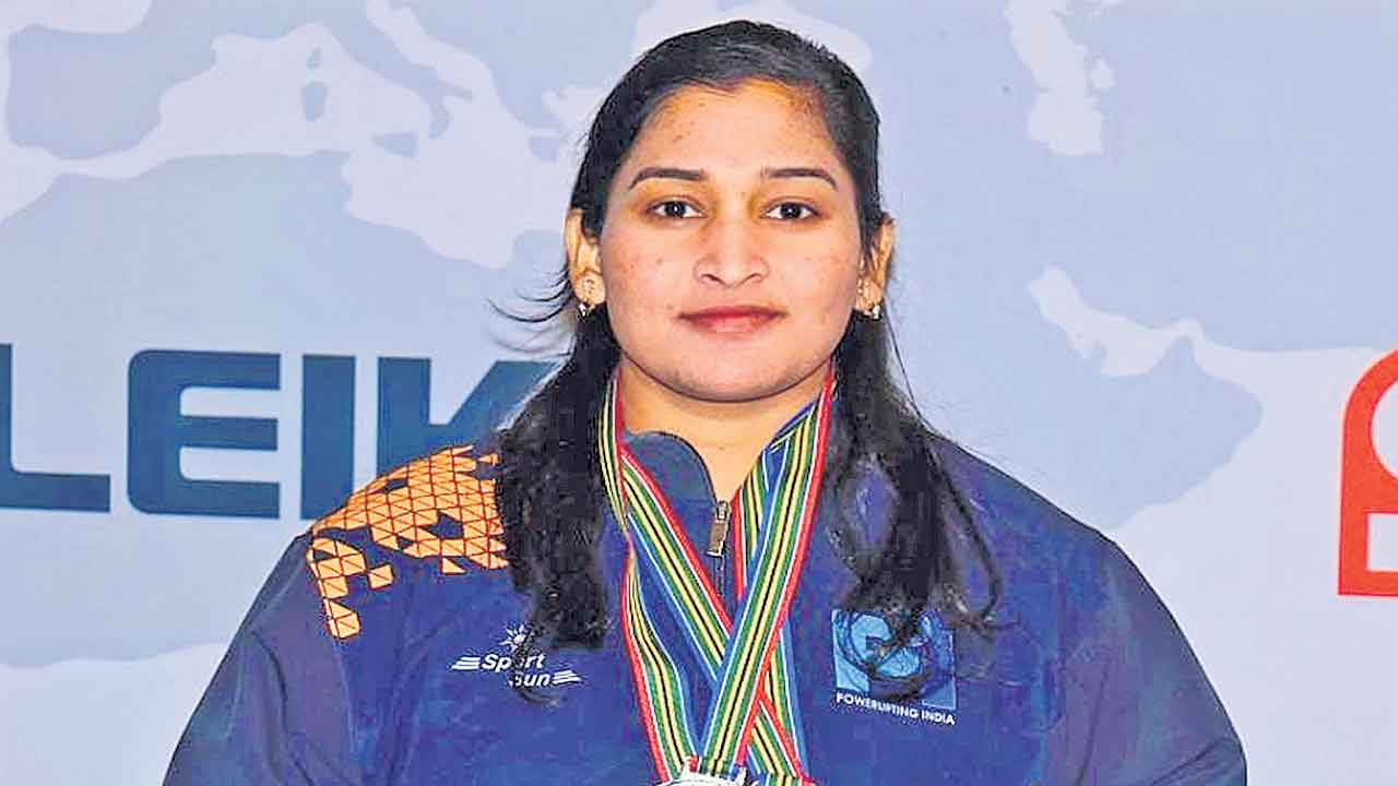 Tejawat Sukanyabai | పవర్‌లిఫ్టింగ్‌లో తెలంగాణ అమ్మాయికి స్వర్ణం