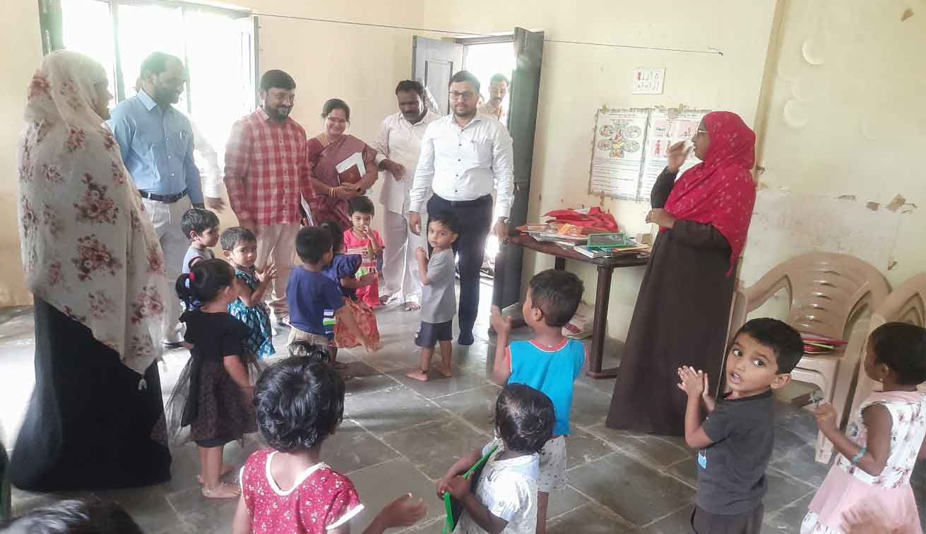 అధికారులు ప్రజలకు అందుబాటులో ఉండాలి