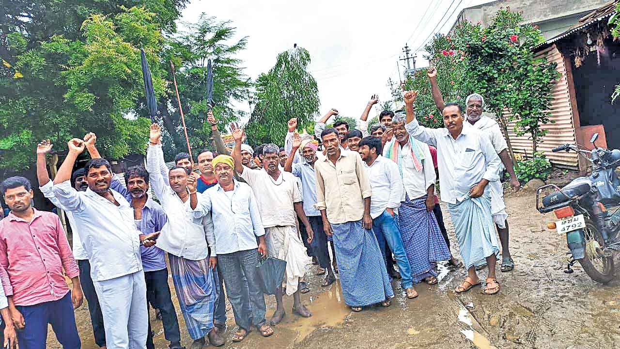 రైతుల పేరిట షుగర్‌ ఫ్యాక్టరీ రుణాలు