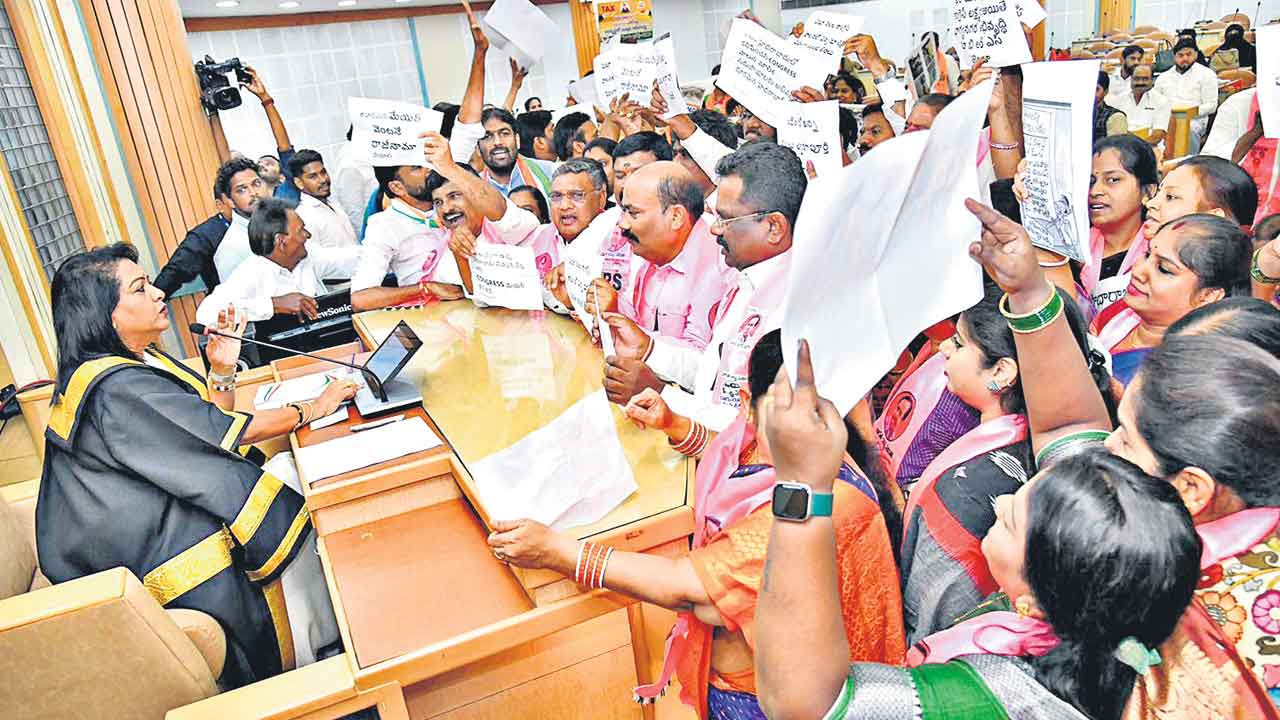 GHMC | రసాభాసగా బల్దియా సభ .. మేయర్ రాజీనామాకు బీఆర్ఎస్ సభ్యుల పట్టు