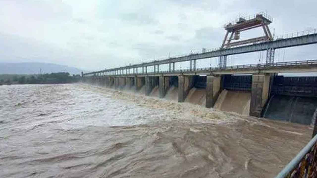 గోదావరి తగ్గుముఖం