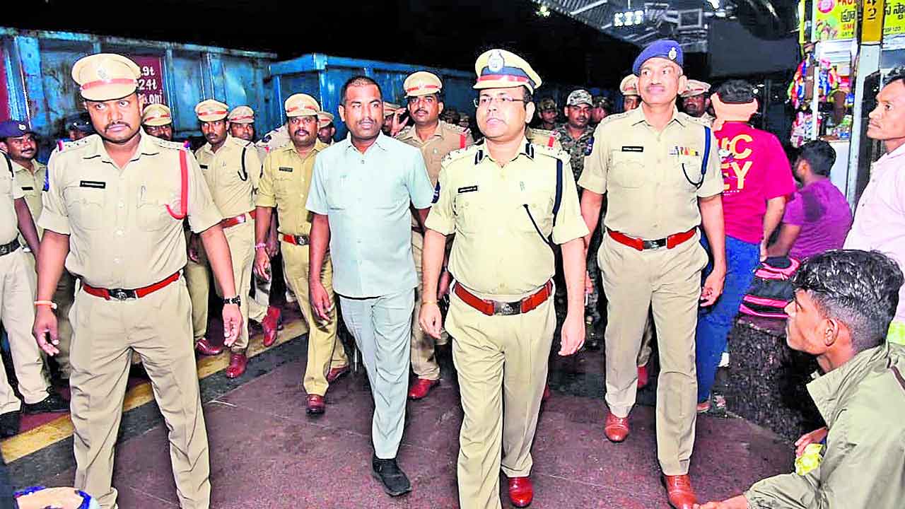 నగరంలో నైట్‌ పెట్రోలింగ్‌