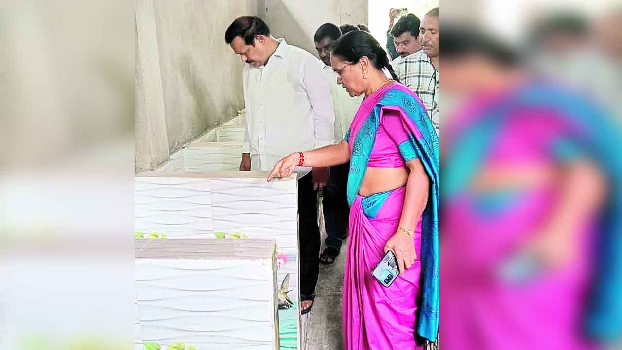 టాయిలెట్స్‌ను వెంటనే ప్రారంభించండి