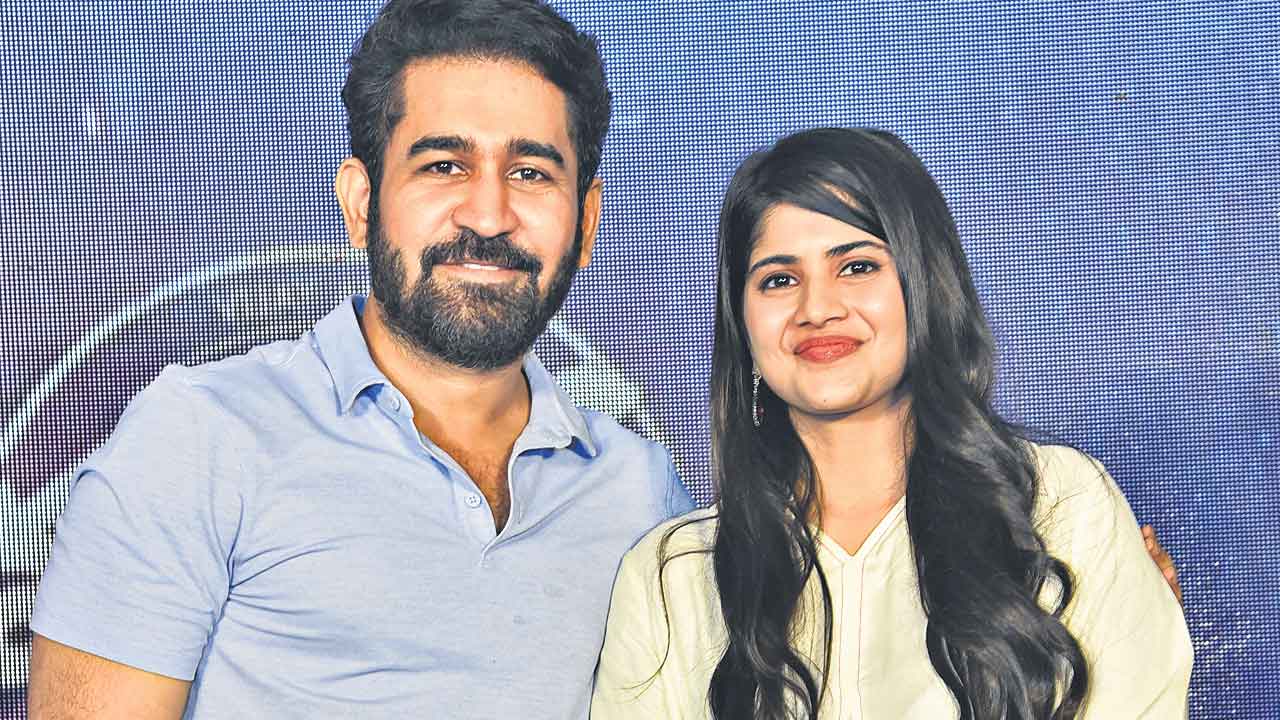 పొయెటిక్‌ యాక్షన్‌ ఎంటర్‌టైనర్‌ తుఫాన్‌