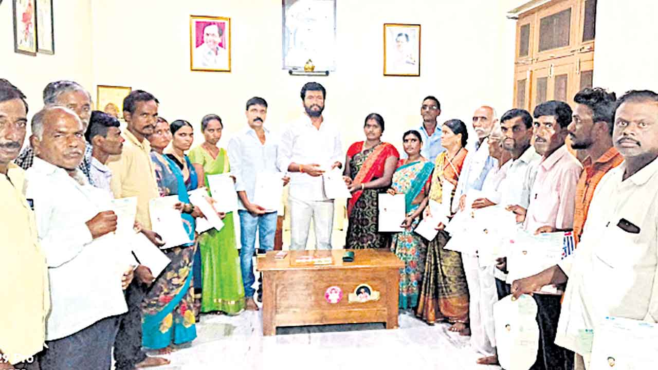 ‘సంక్షేమం’ పైన కాంగ్రెస్‌ రాజకీయం