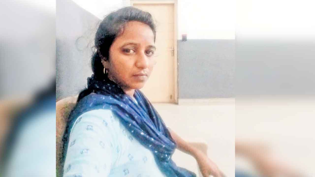 Congress Govt | ప్రజాపాలనలో ఆడబిడ్డ బందీ.. పోలీసుల అదుపులో డీఎస్సీ అభ్యర్థి