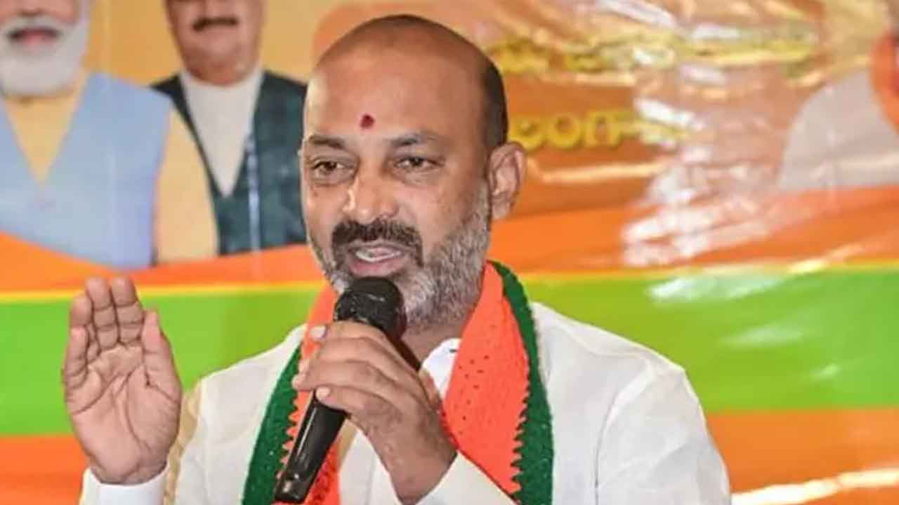 పాతబస్తీ బోనాలకు 5 లక్షలే ఇస్తారా?:బండి సంజయ్‌