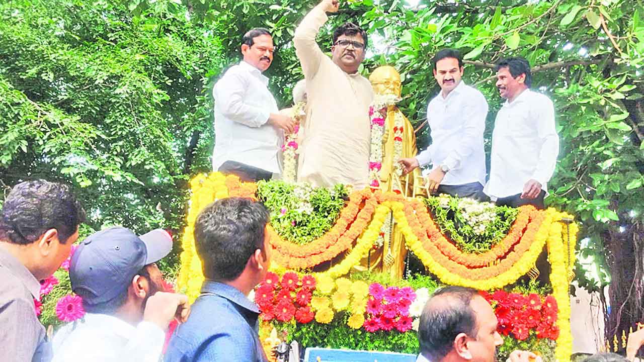 మహనీయుడు  దాశరథి