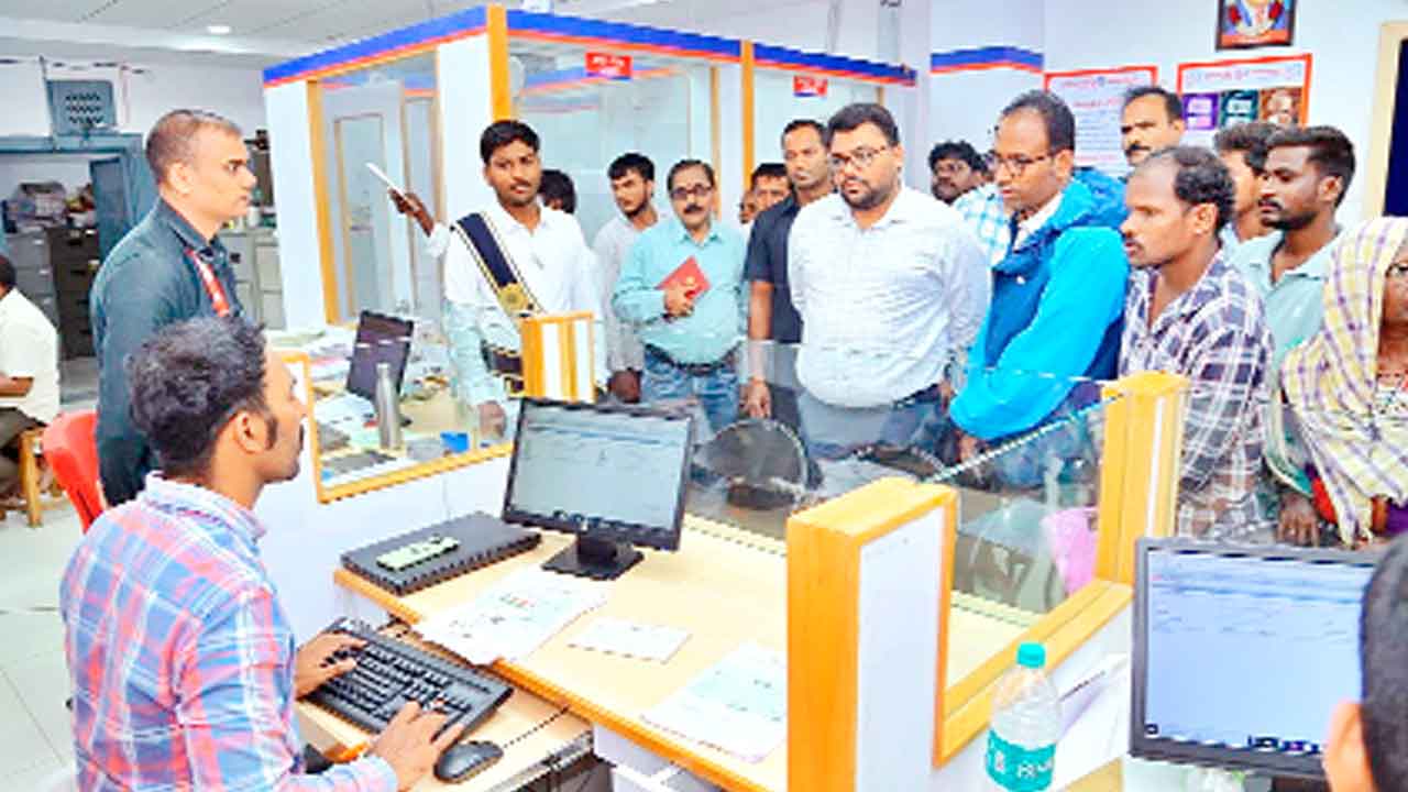 ప్రజా సమస్యలను పరిష్కరించాలి