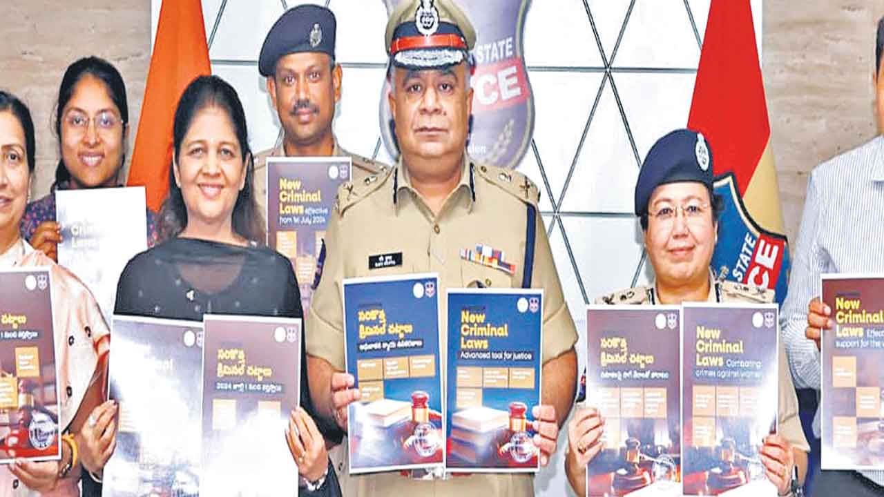 కొత్తచట్టాలపై అవగాహన కల్పించాలి: డీజీపీ