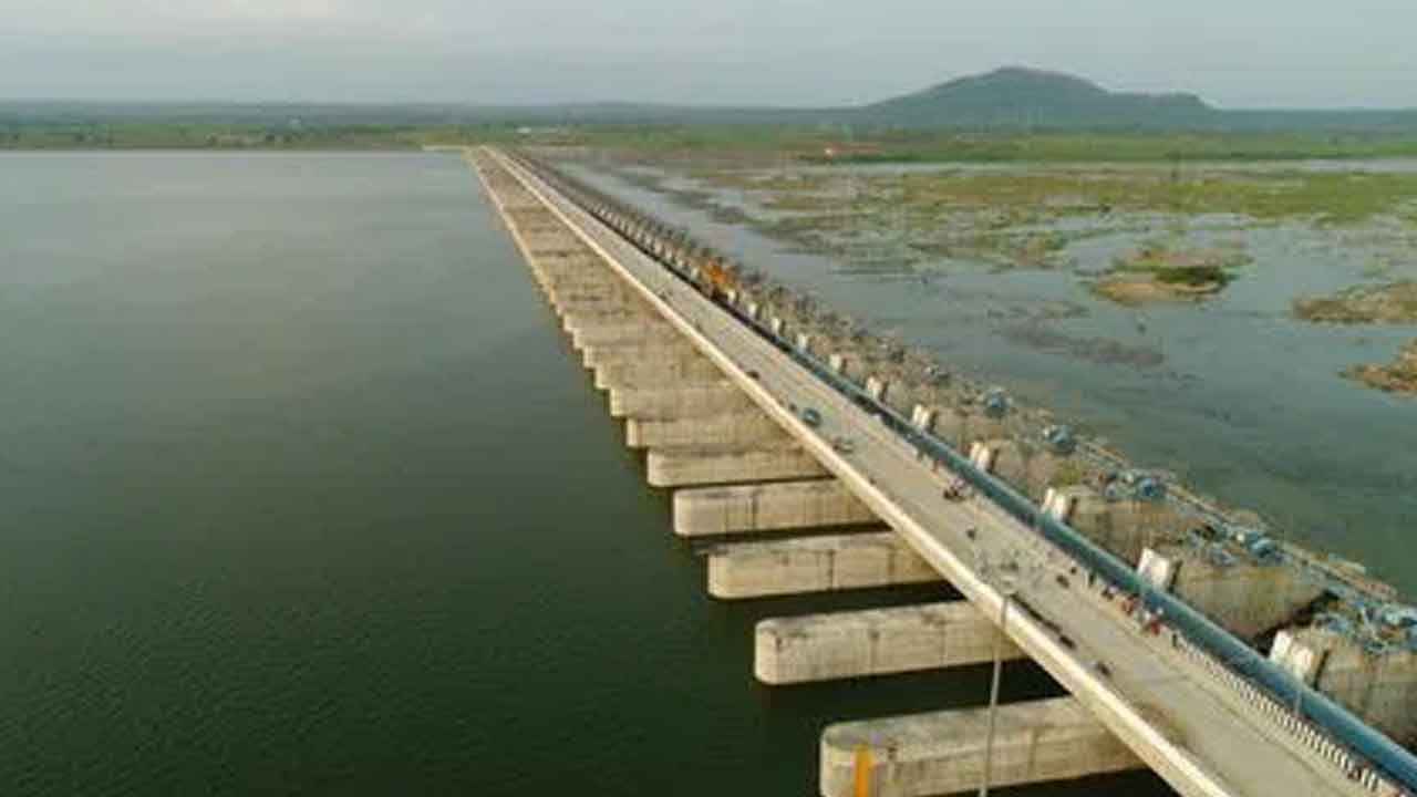 మేడిగడ్డపై తుది నివేదిక ఇవ్వండి