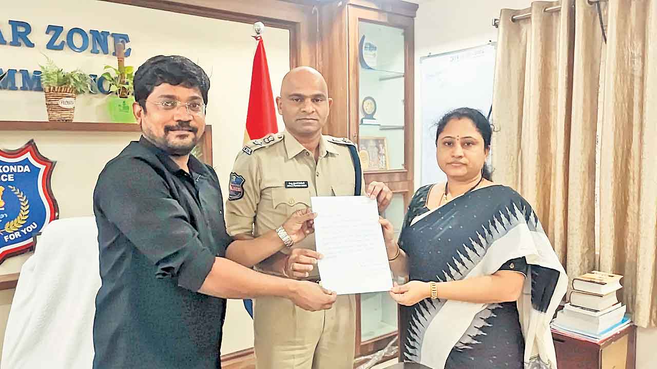 పూరీ జగన్నాథ్‌పై చర్యలు తీసుకోండి