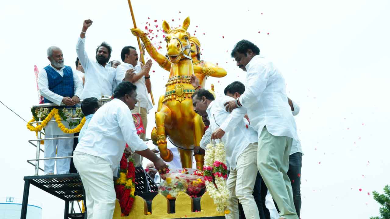 పౌరుషానికి ప్రతీక పాపన్నగౌడ్‌