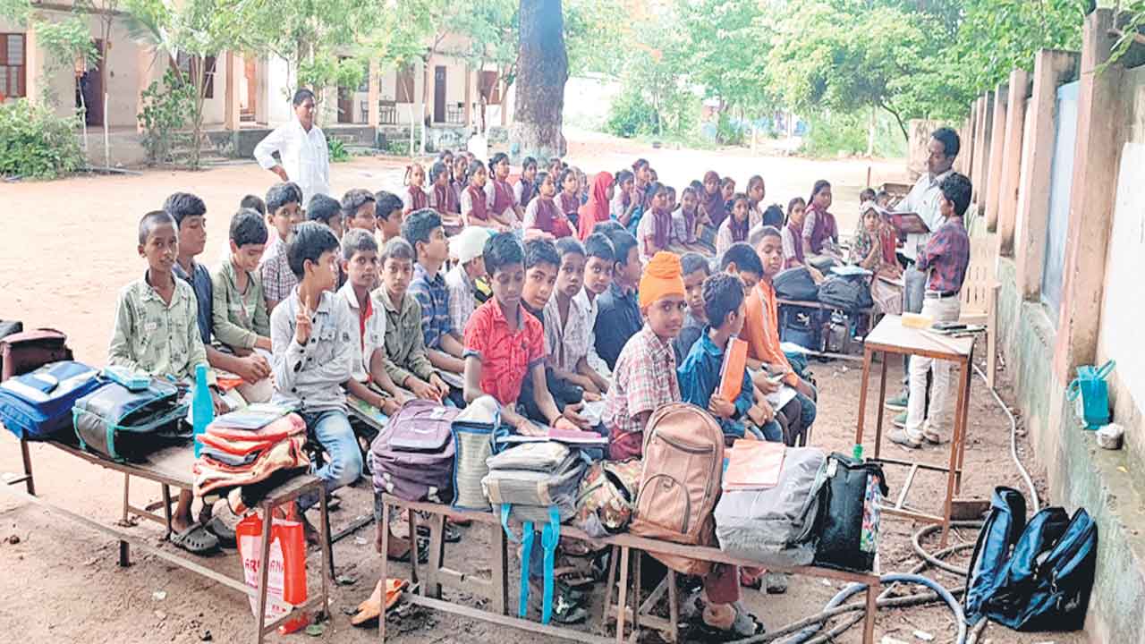 సమస్యల వలయంలో సర్కారు బడి