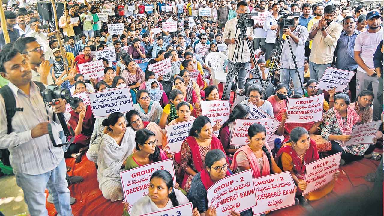 ఉద్యోగాలపై మేధావుల పాప్యులిజం