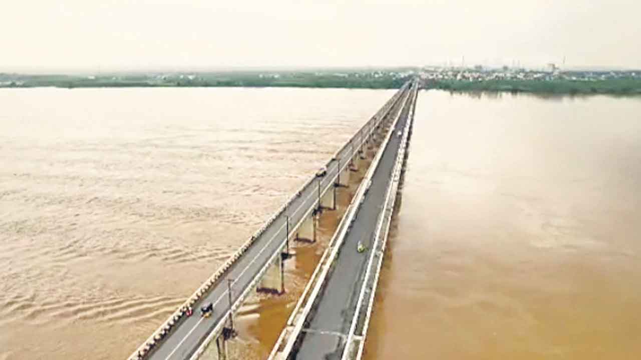 భద్రాద్రిలో గోదారమ్మ ఉగ్రరూపం