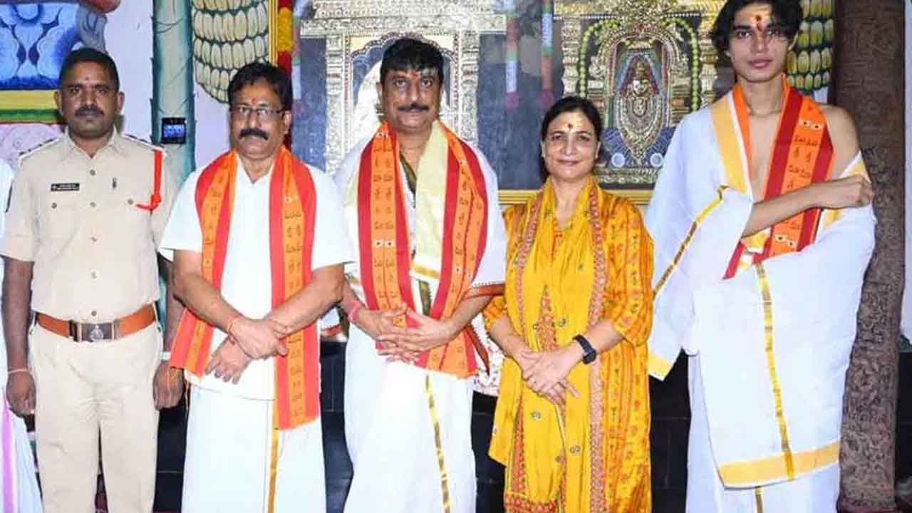 మల్లికార్జునుడి సన్నిధిలో ప్రముఖులు