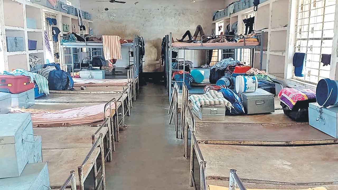 Gurukula Hostels | గురుకులాల్లో ఎలుకల కలకలం.. విద్యార్థులను కరిచిన మూషికాలు