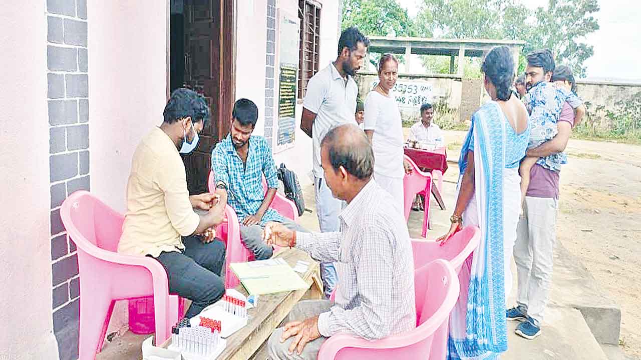 బోర్లం క్యాంపులో ప్రత్యేక వైద్య శిబిరం