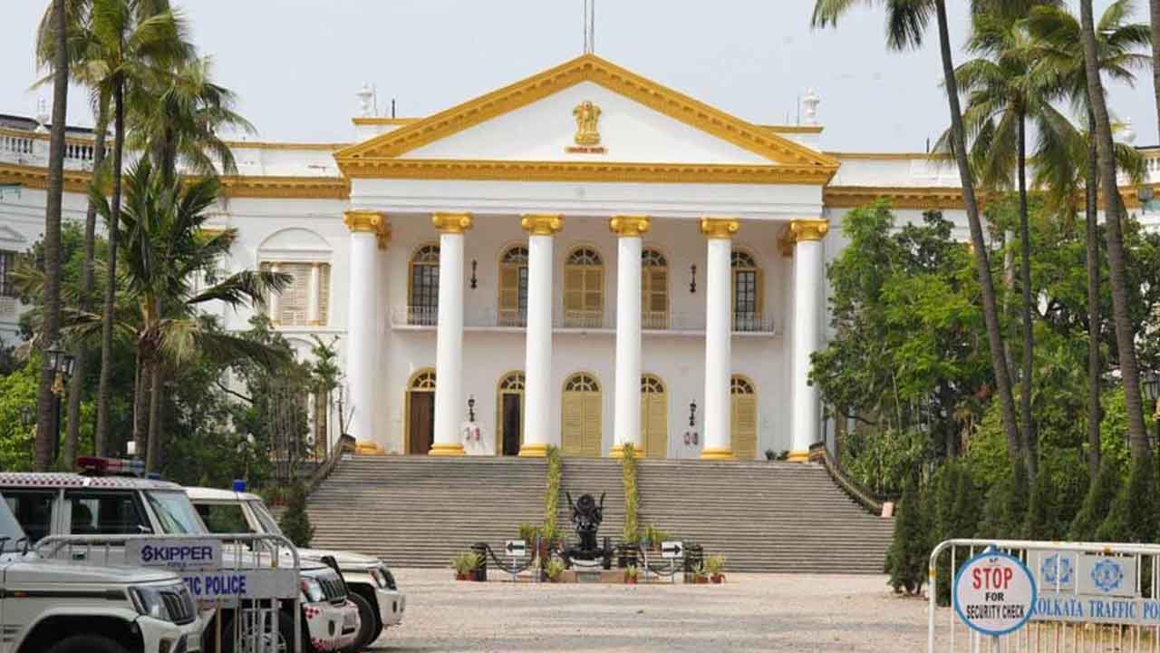 కోల్‌కతా సీపీ, డీసీపీపై క్రమశిక్షణ చర్యలు!