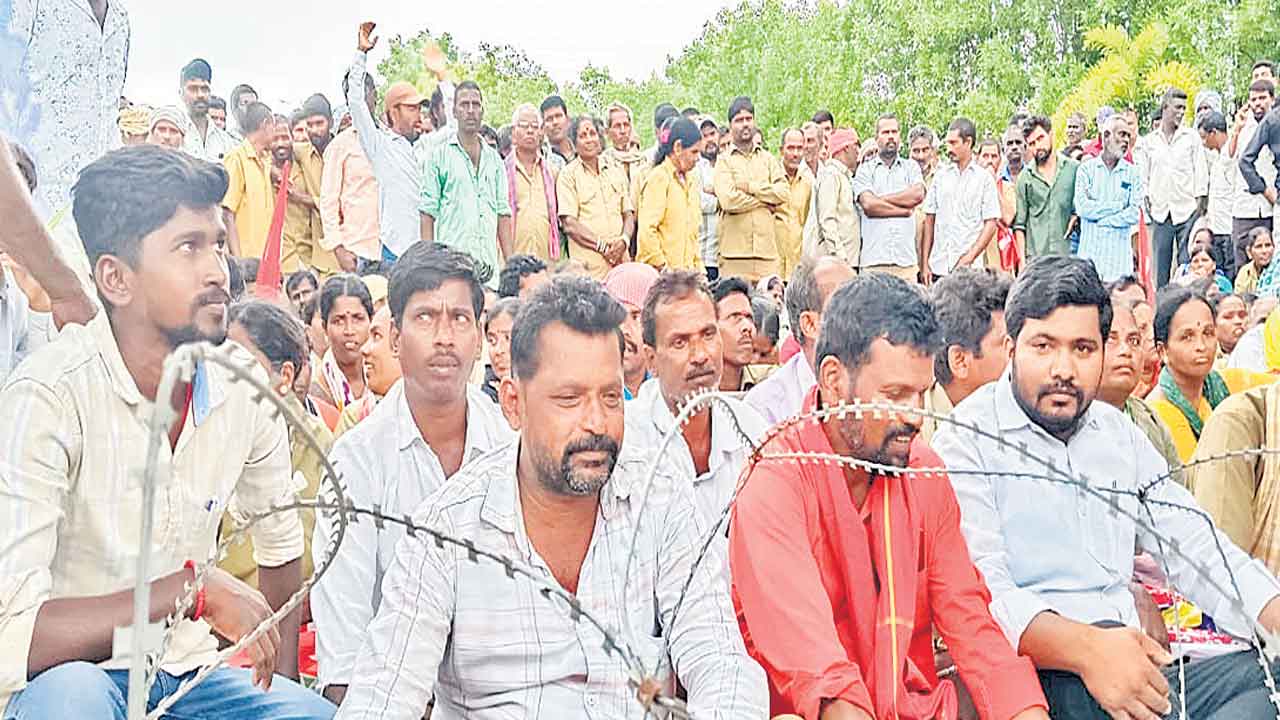 లోకల్‌ బాకీ 3 వేల కోట్లు