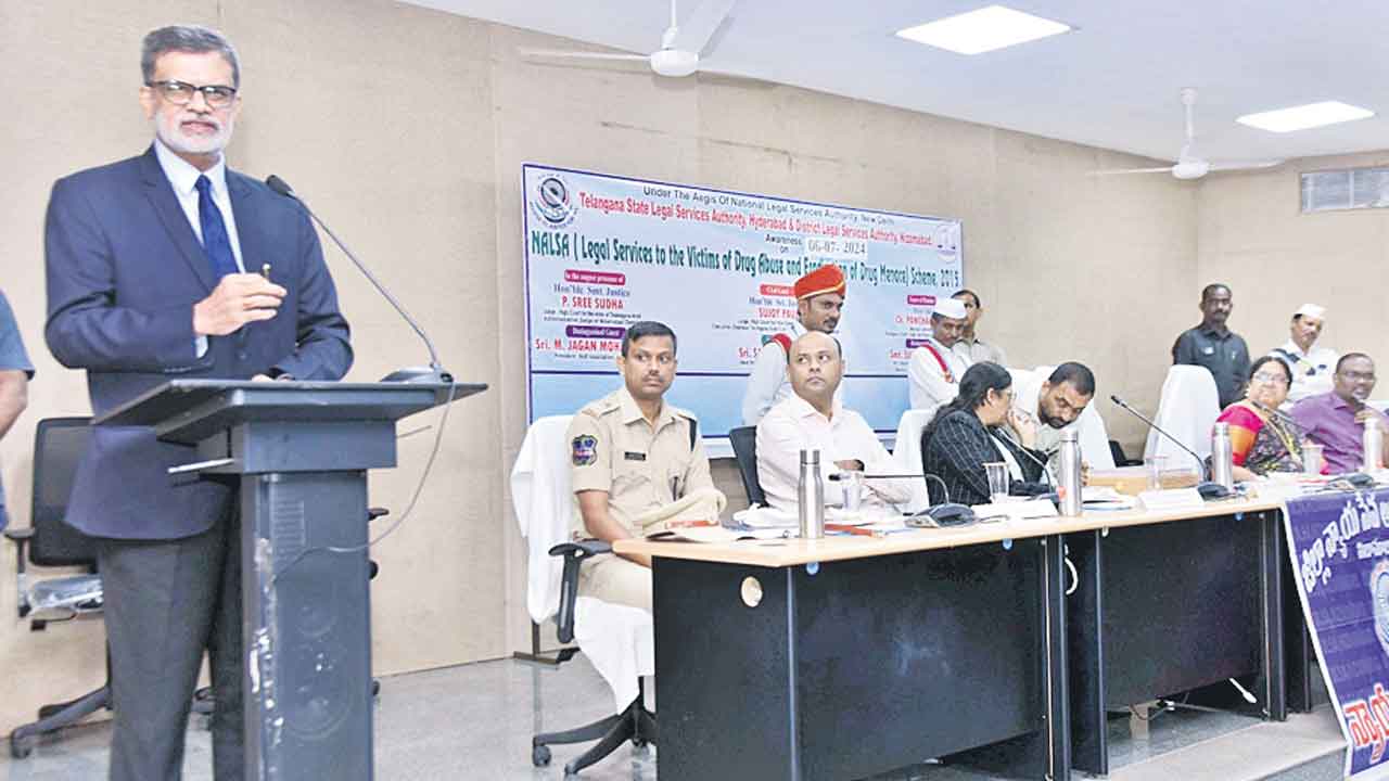 లక్ష్యం దిశగాముందుకు సాగాలి