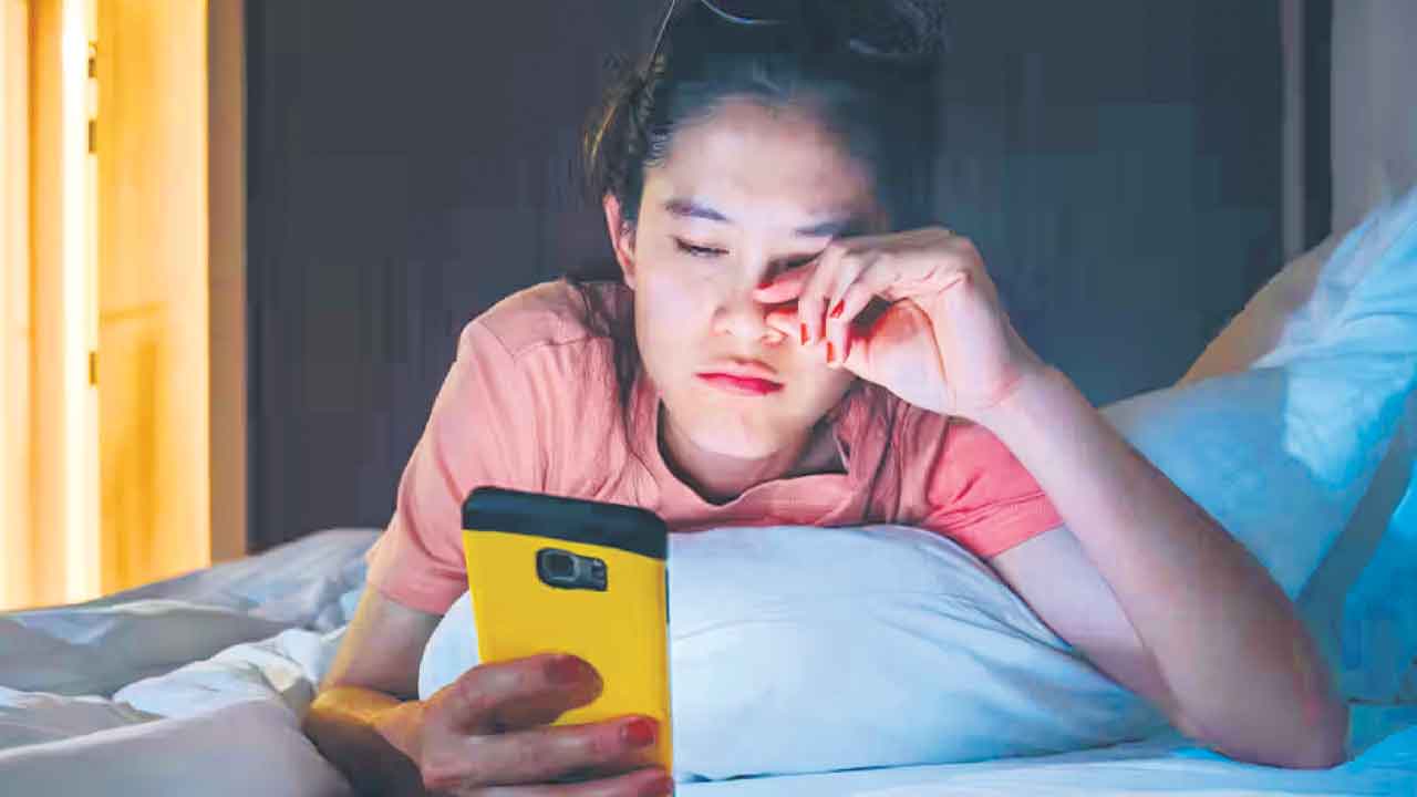 Sleeping | మీరు రోజూ ఆలస్యంగా నిద్రిస్తున్నారా.. అయితే మీకు మానసిక సమస్యలు తప్పవు!