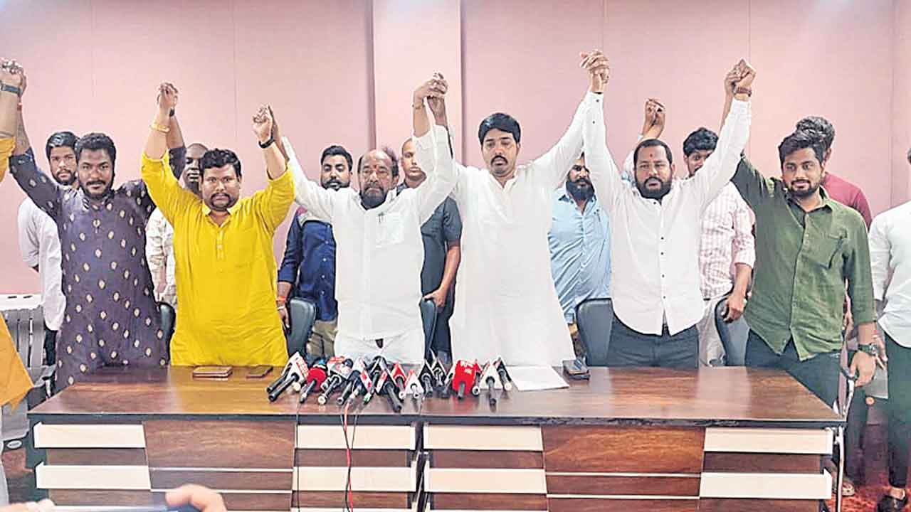 చట్ట సభల్లో బీసీలకు 50% రిజర్వేషన్లు తీసుకురావాలి