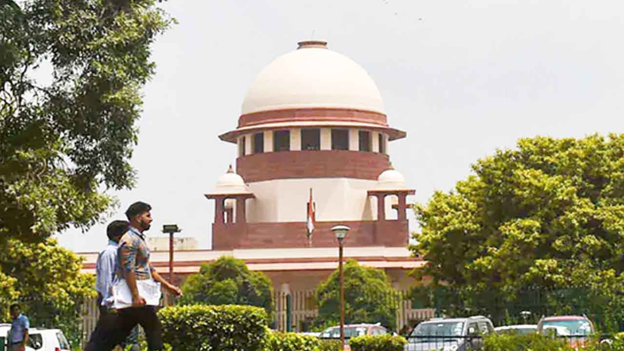 బిల్కిస్‌ బానో కేసులో దోషుల పిటిషన్‌ డిస్మిస్‌