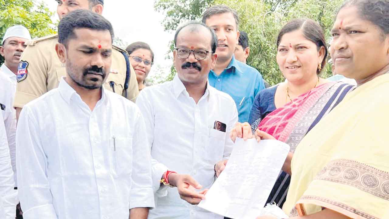 వేతనాలు ఇయ్యలే..