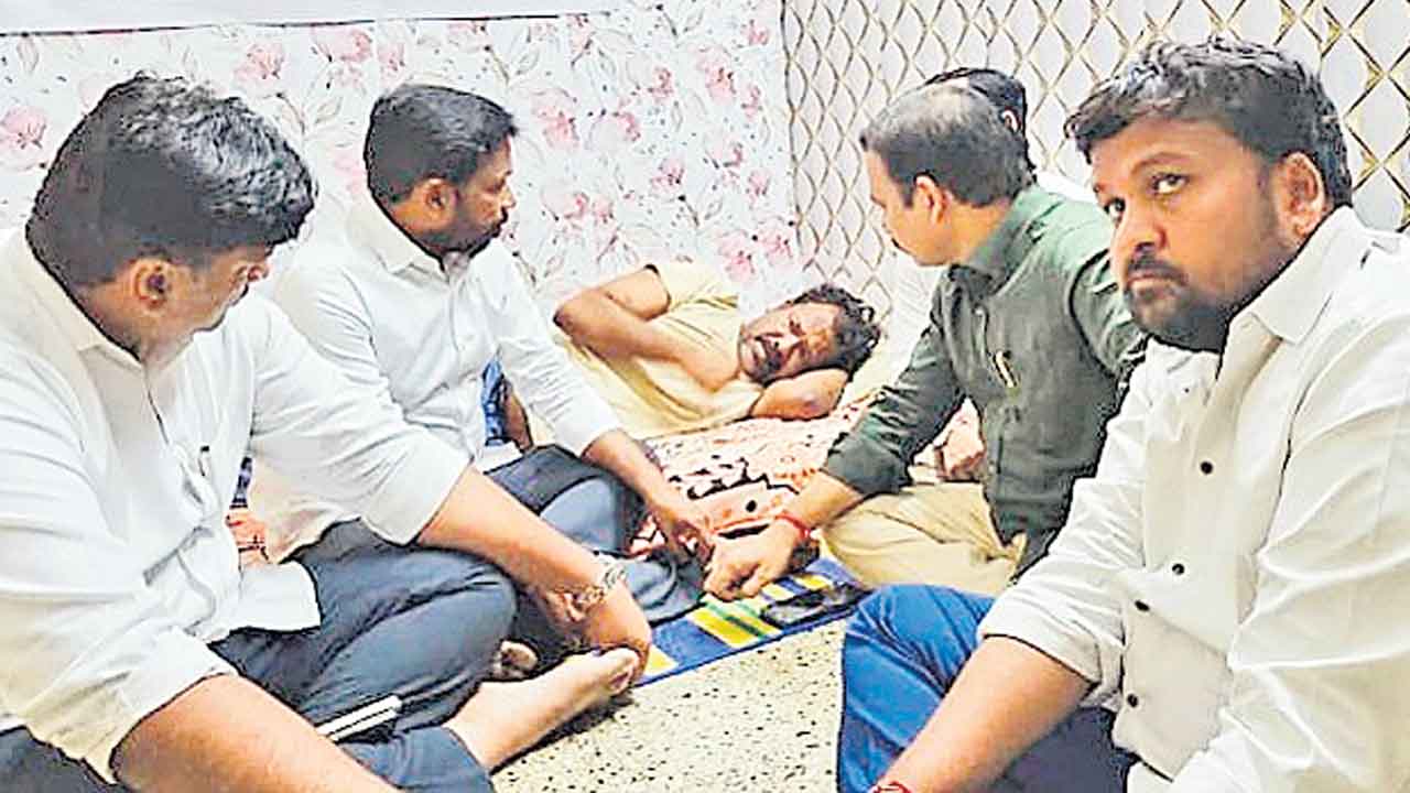 సర్కారు మొండి వైఖరిని వీడాలి
