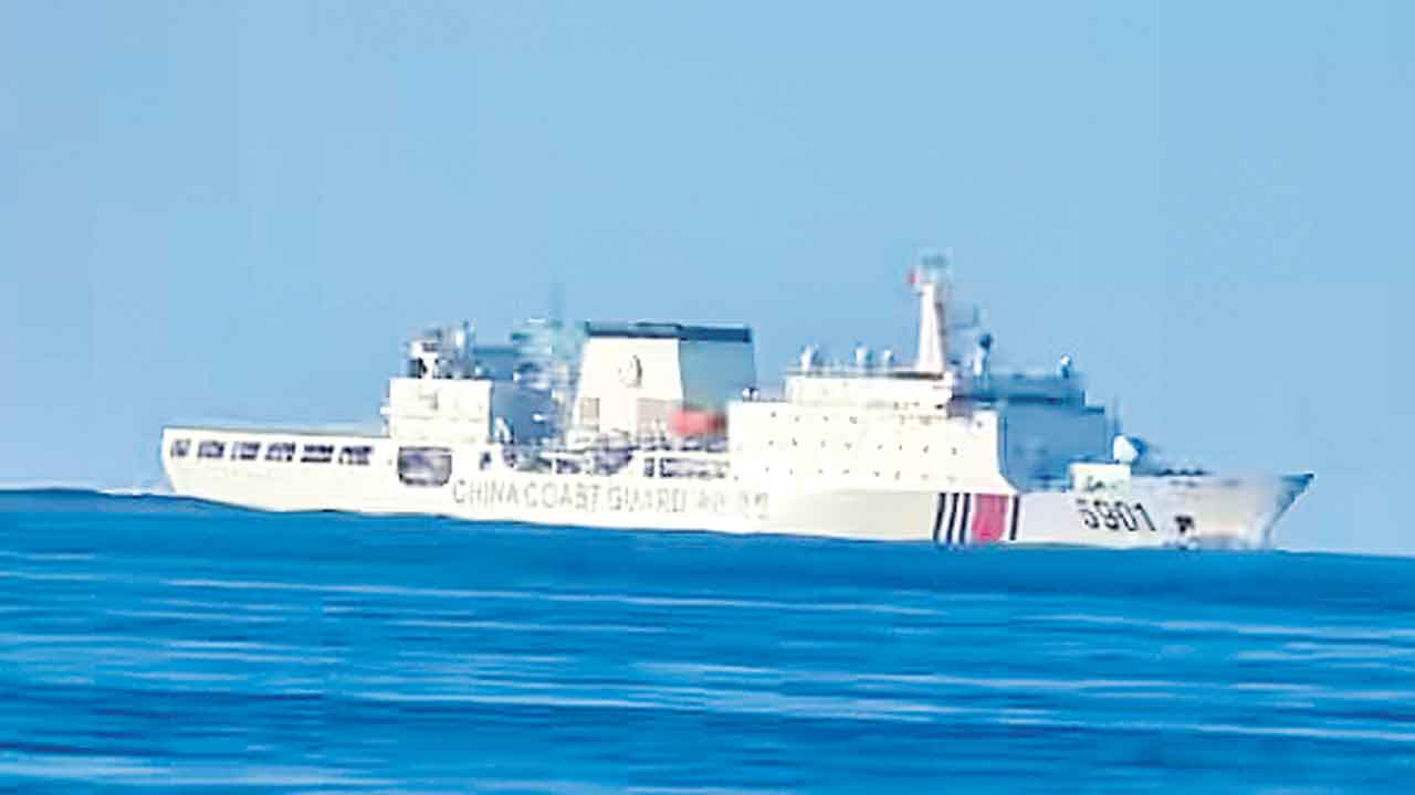 ఫిలిప్పీన్స్‌ సమీపంలో చైనా ‘రాకాసి’ యుద్ధనౌక