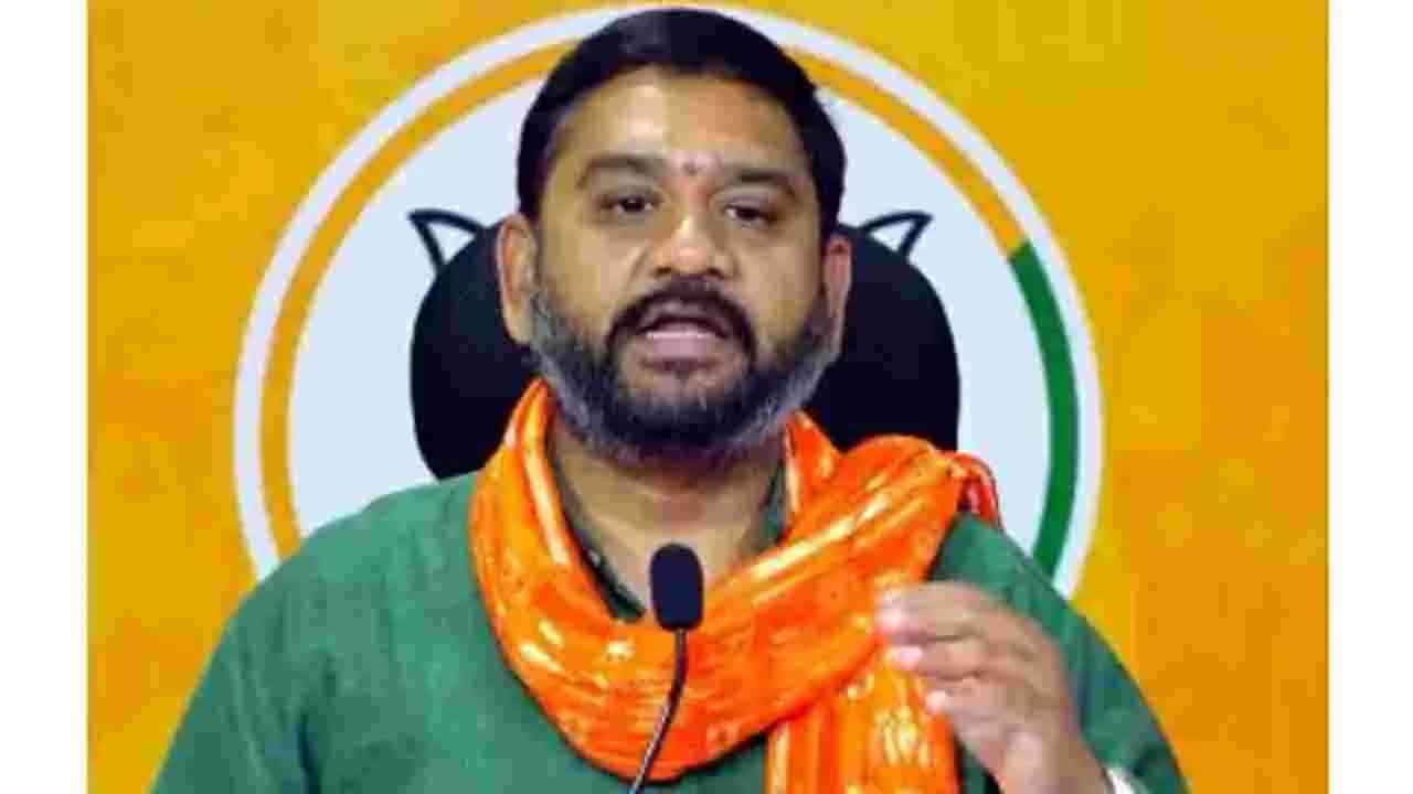 ప్రతి పనికి పైసా వసూల్‌!