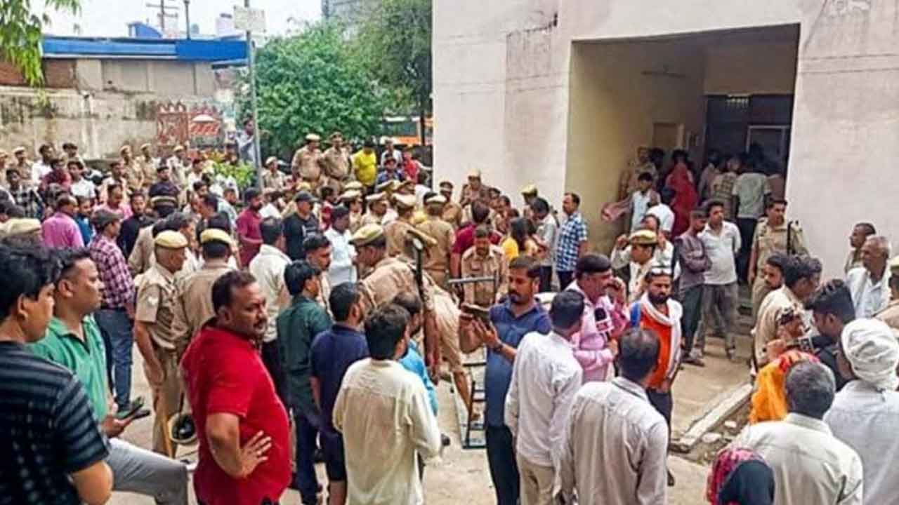 హాథ్రస్‌లో మృత్యుఘోష