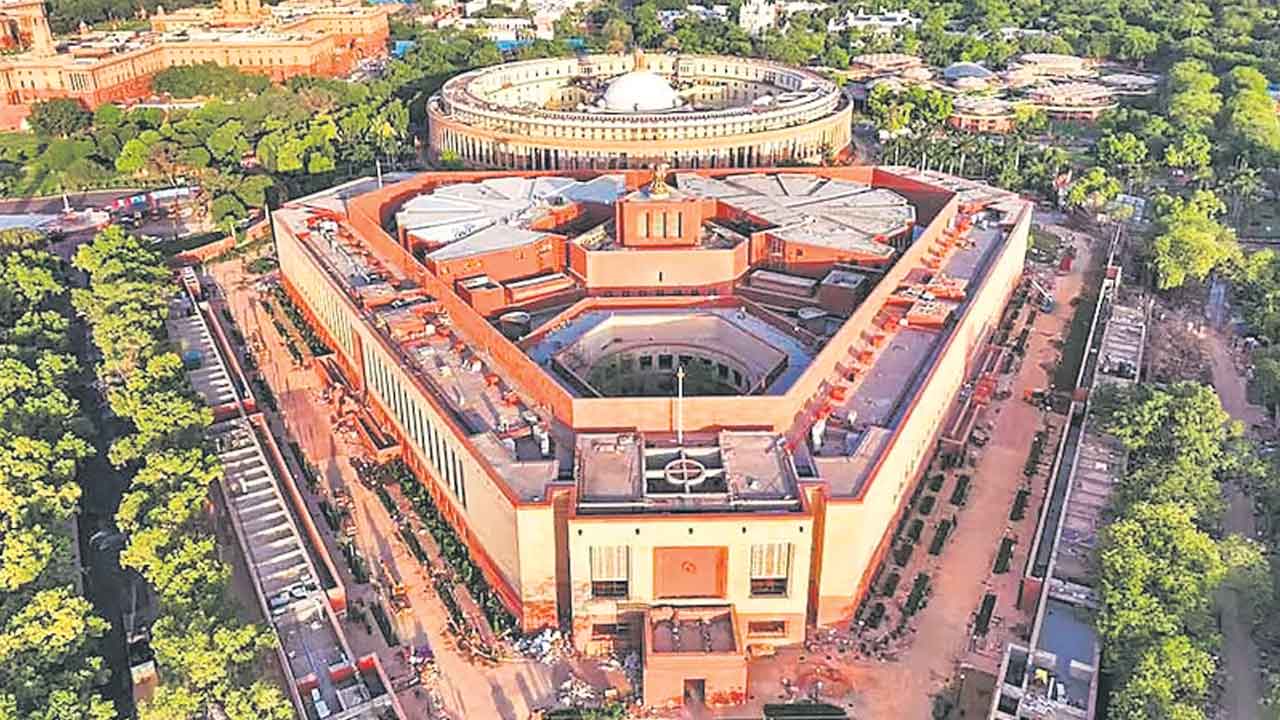 మారిన బాణి.. విపక్ష వాణి