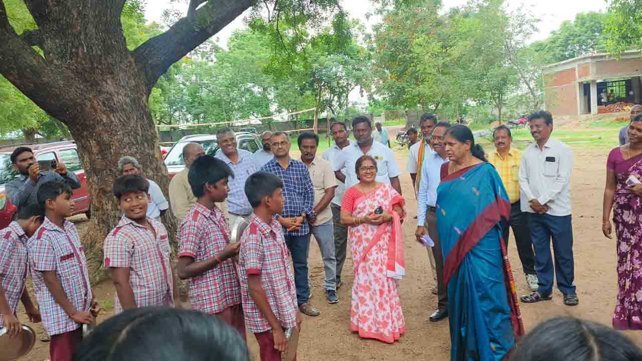 పనులను త్వరగా పూర్తి చేయాలి