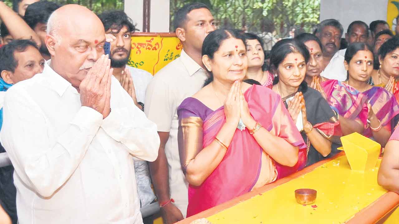 సల్లంగ సూడు దుర్గమ్మ తల్లీ