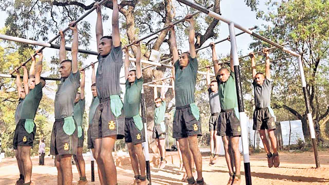 Agnipath | కటాఫ్‌ కంటే తక్కువ మార్కులు వచ్చినా ఎంపిక.. అగ్నిపథ్‌ స్కీమ్‌లో స్కామ్‌?