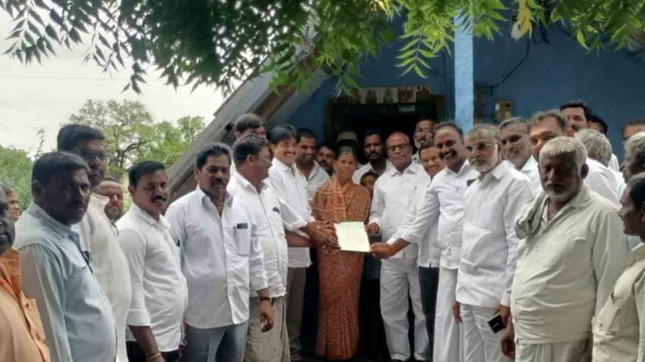 నిరుపేద కుటుంబాలకు సీఎంఆర్‌ఎఫ్‌ వరం