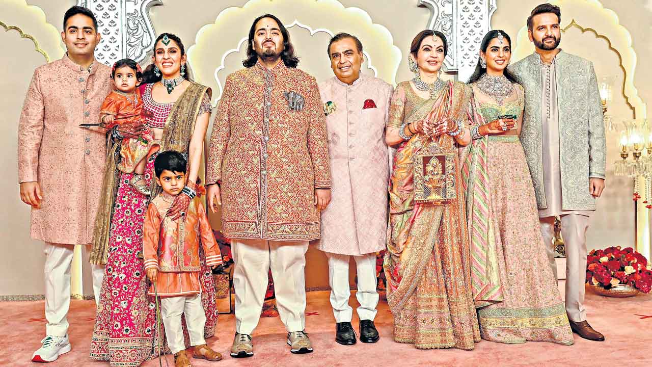 వైభవంగా అనంత్‌ అంబానీ – రాధిక వివాహం