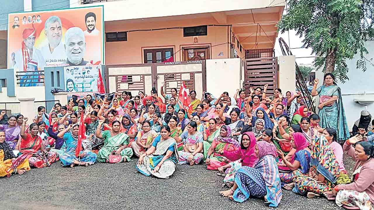 కదం తొక్కిన అంగన్‌వాడీలు