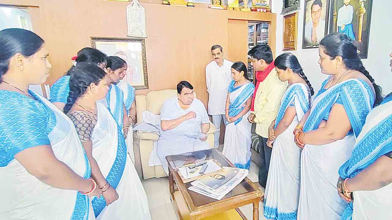 ఉద్యోగ భద్రత కల్పించాలి