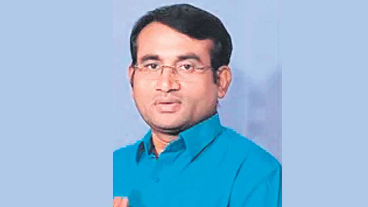 రేవంత్‌రెడ్డి సీఎం పదవికి అనర్హుడు