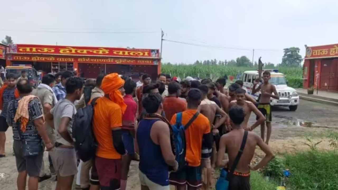 Kanwar Yatra | భోజనంలో ఉల్లిగడ్డలు.. దాబాను ధ్వంసం చేసిన కన్వర్‌ యాత్రికులు..!