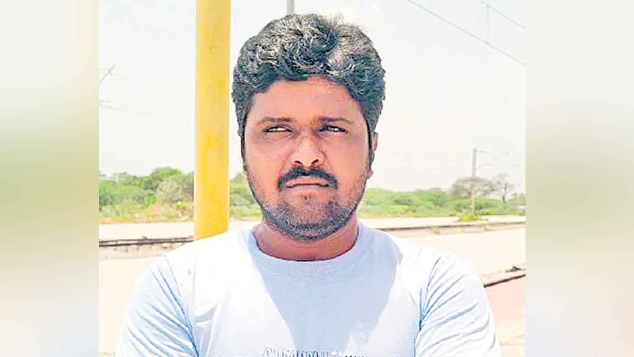 ఆటోడ్రైవర్‌ బలవన్మరణం