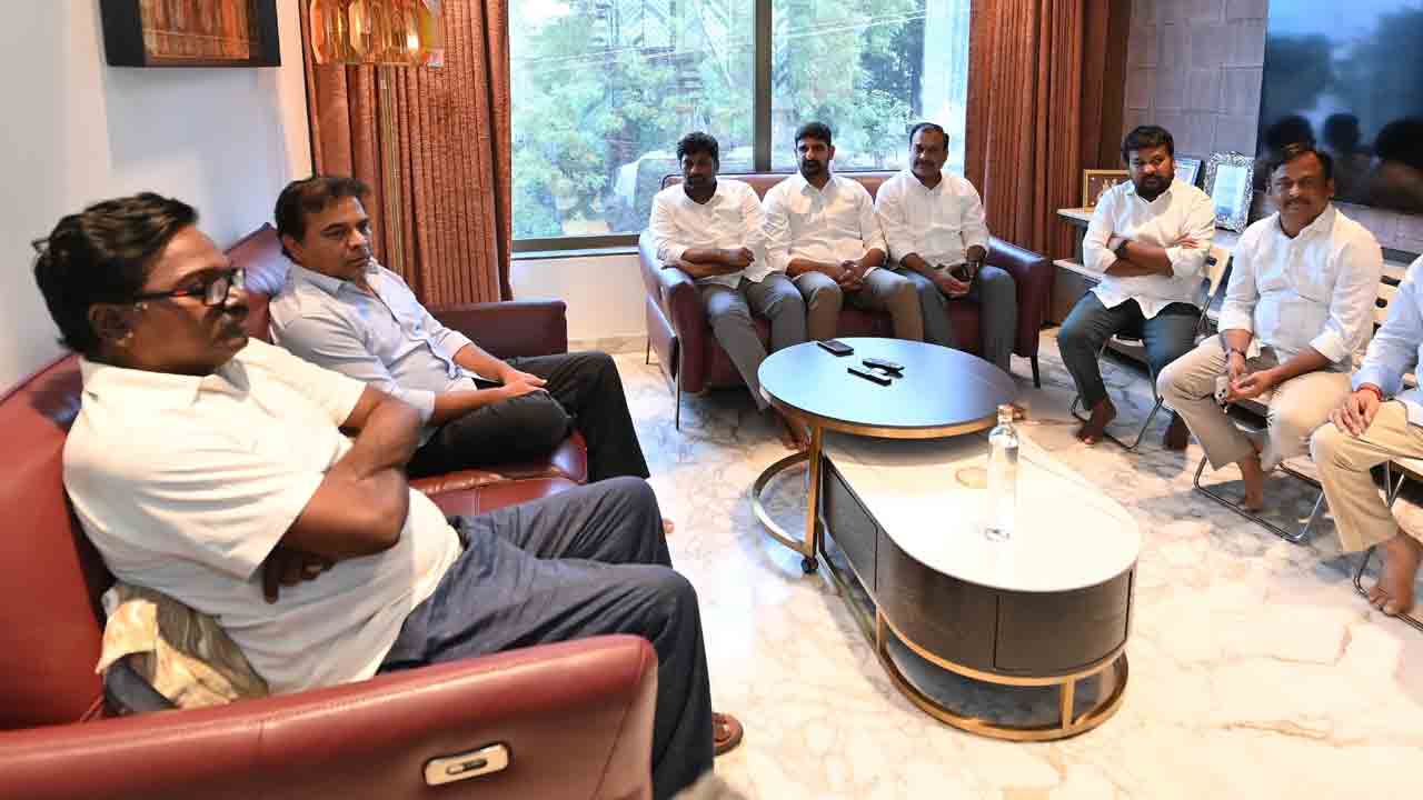 పువ్వాడ అజయ్‌కి కేటీఆర్‌ పరామర్శ