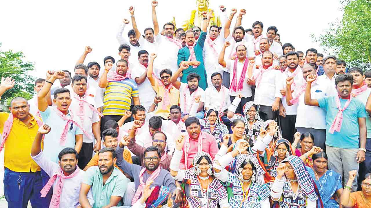 విద్యార్థుల భవితతో ప్రభుత్వం చెలగాటం